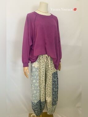 VINTAGE 1990'S HANES DISTRESSED 'HER WAY RAGLAN SWEATSHIRT' IN MINERAL MAGENTA